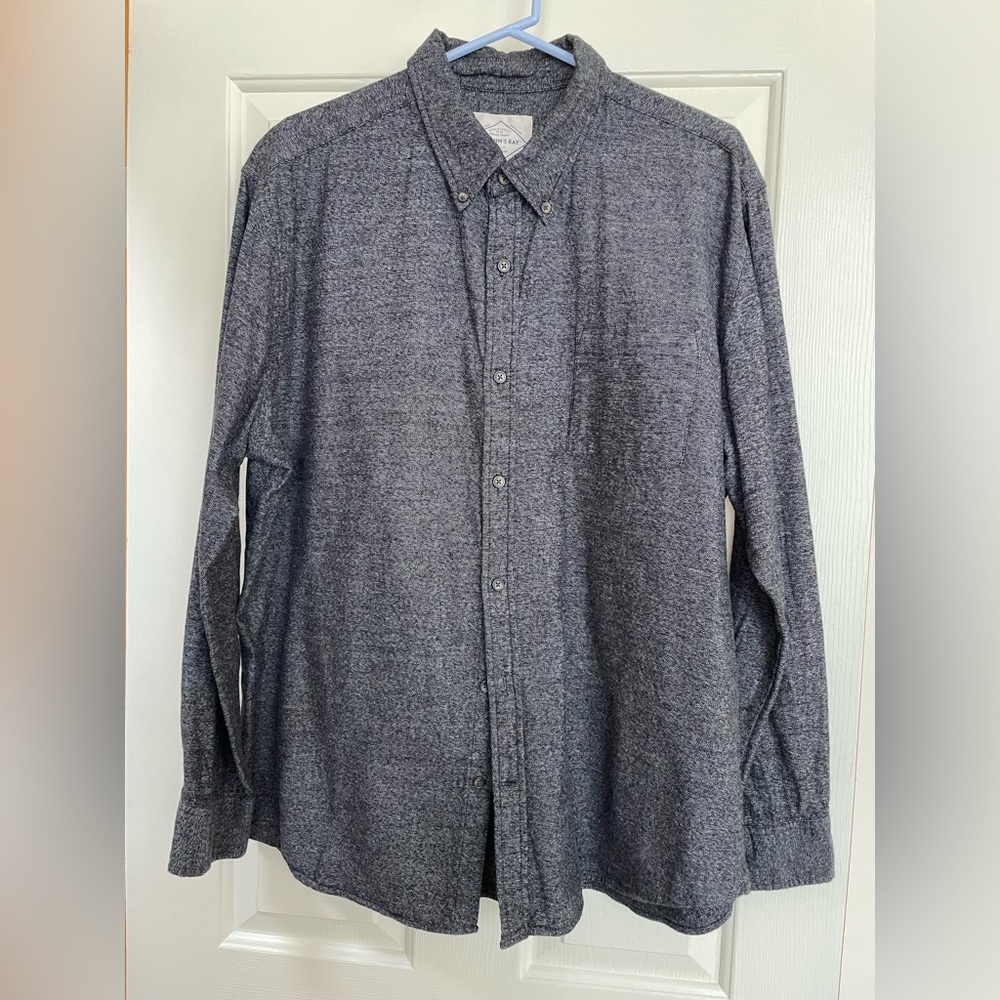 Men’s St. John’s bay. Casual long sleeve black/grey button up shirt. XL